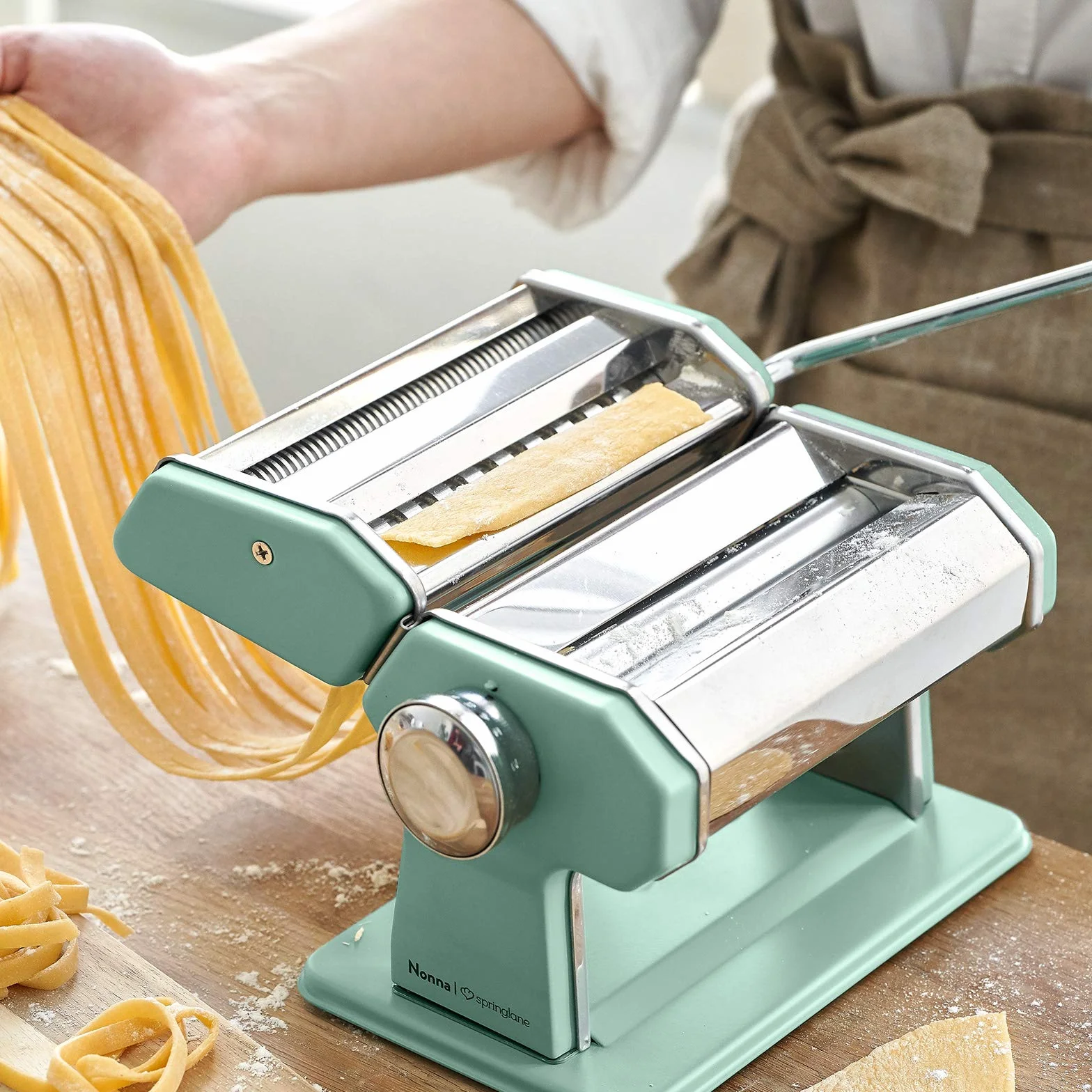 SPRINGLANE Ręczna maszynka do makaronu Nonna, stal nierdzewna, maszynka do makaronu w zestawie zeszyt z przepisami, suszarka do makaronu i 3 nasadki do krojenia spaghetti, lasagne, tagliatelle -