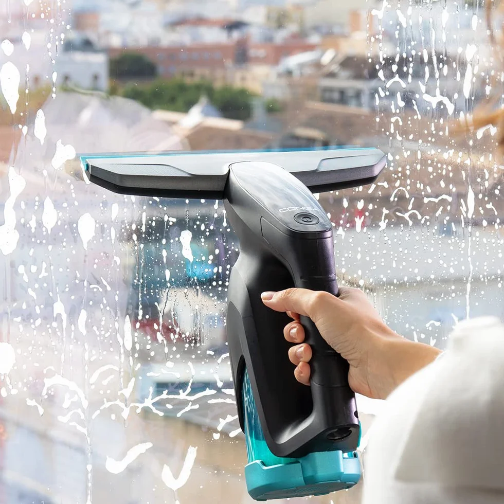 Cecotec Robot do mycia okien Conga Popstar Glass Titanium z funkcją 3 w 1: Zrasza, czyści i suszy. Bateria 3.7V, która pozwala czyścić do 100m2 zapewniając autonomię do 40 minut.